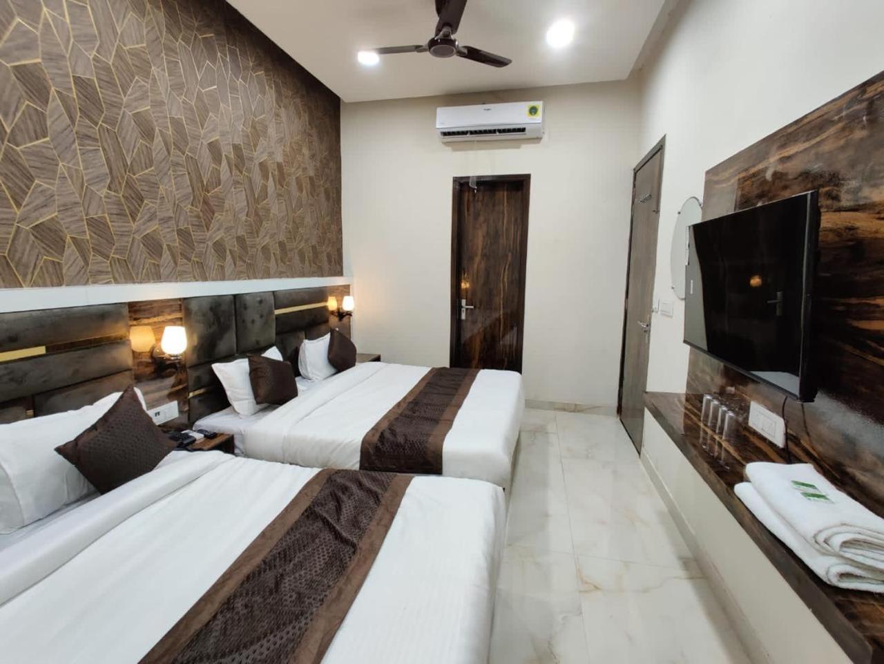 Hotel Gs Amritsar 200 Mtr From Golden Temple Buitenkant foto