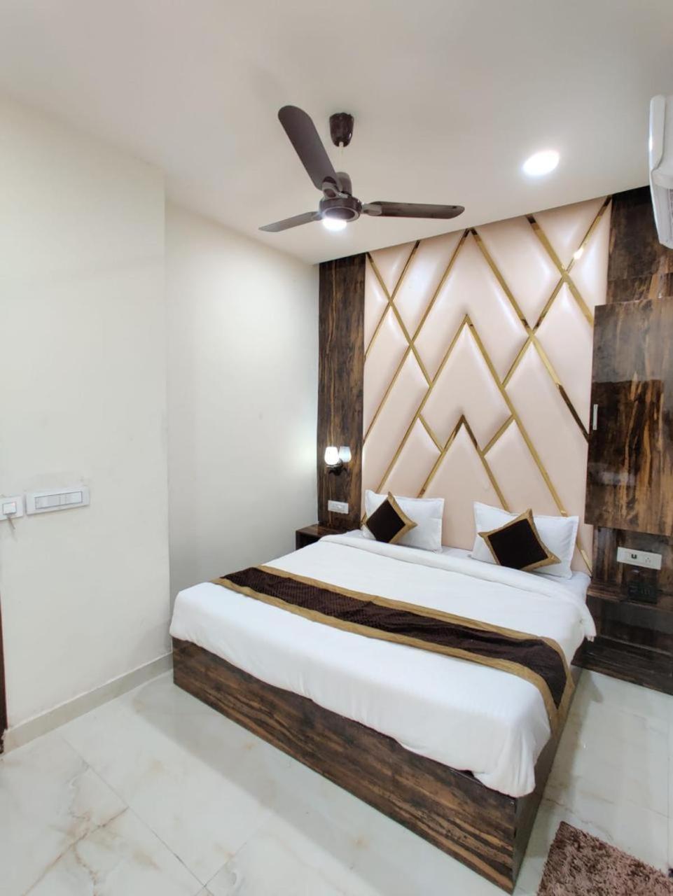 Hotel Gs Amritsar 200 Mtr From Golden Temple Buitenkant foto
