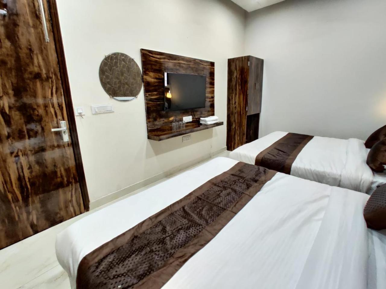 Hotel Gs Amritsar 200 Mtr From Golden Temple Buitenkant foto