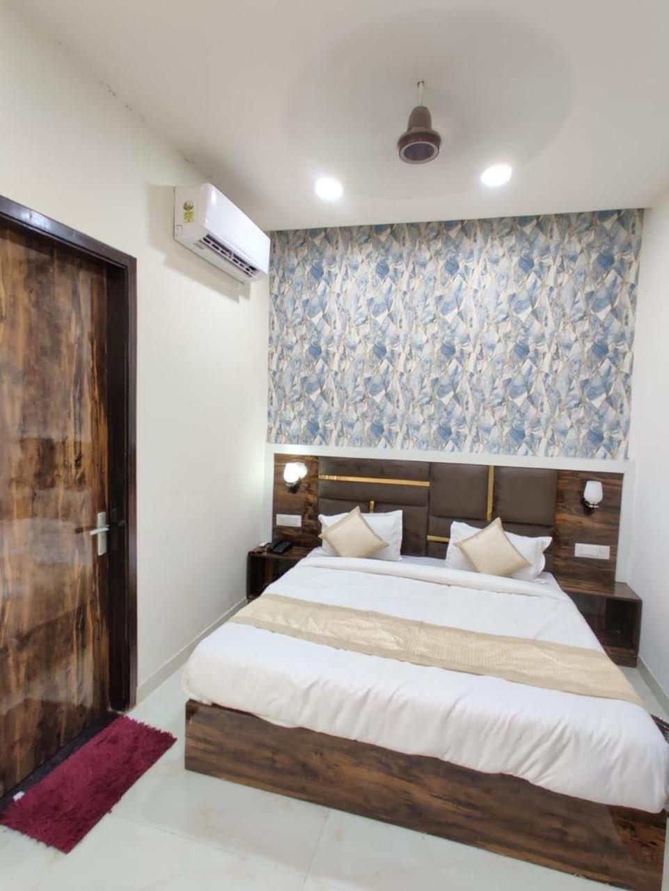 Hotel Gs Amritsar 200 Mtr From Golden Temple Buitenkant foto