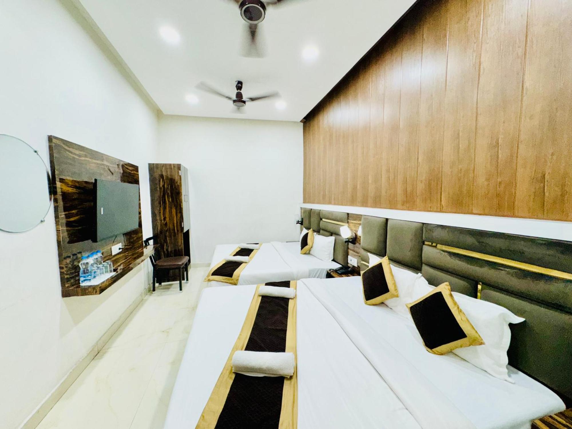 Hotel Gs Amritsar 200 Mtr From Golden Temple Buitenkant foto