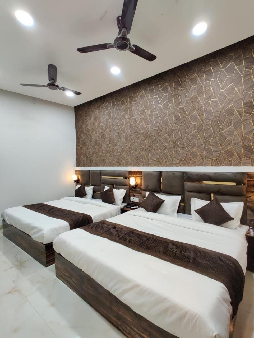 Hotel Gs Amritsar 200 Mtr From Golden Temple Buitenkant foto