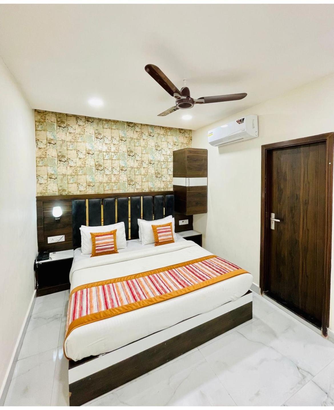 Hotel Gs Amritsar 200 Mtr From Golden Temple Buitenkant foto