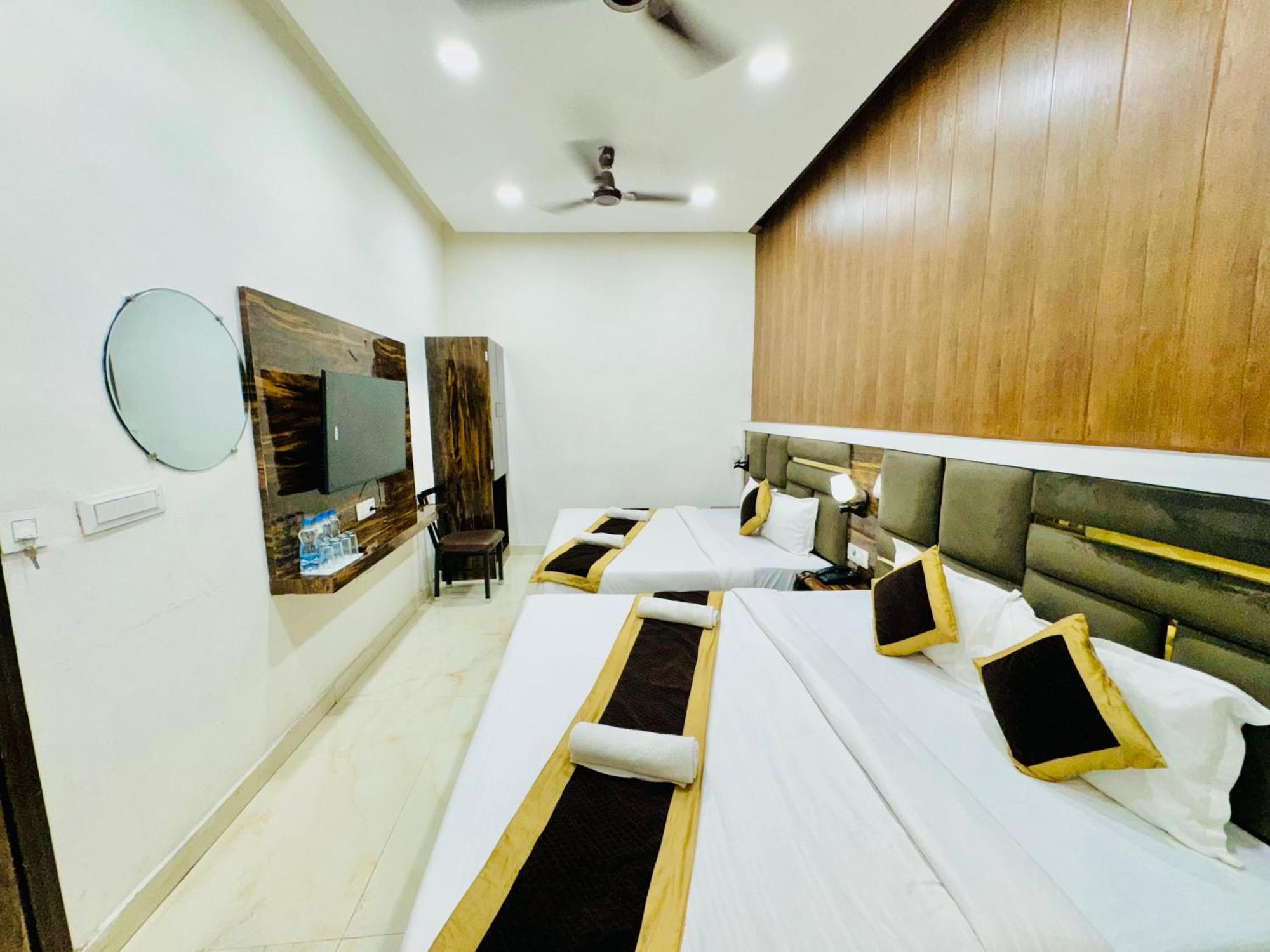 Hotel Gs Amritsar 200 Mtr From Golden Temple Buitenkant foto